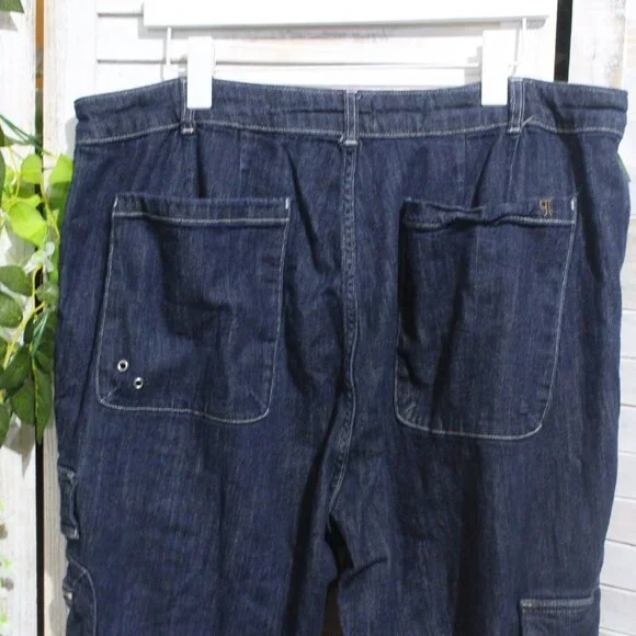 PILCRO Seamed Sport Low-Rise Cargo Jeans - Picture 13 of 15